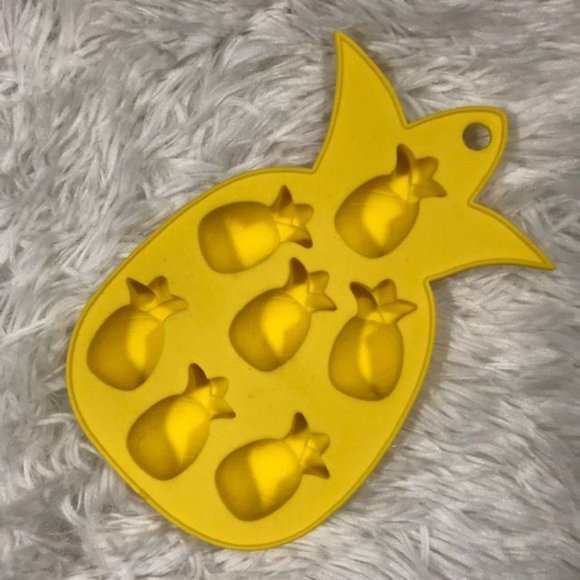 NWOT Set of 4 Pineapple Starfish Fish Flora Silicone Soap Mold Trays - Picture 5 of 10